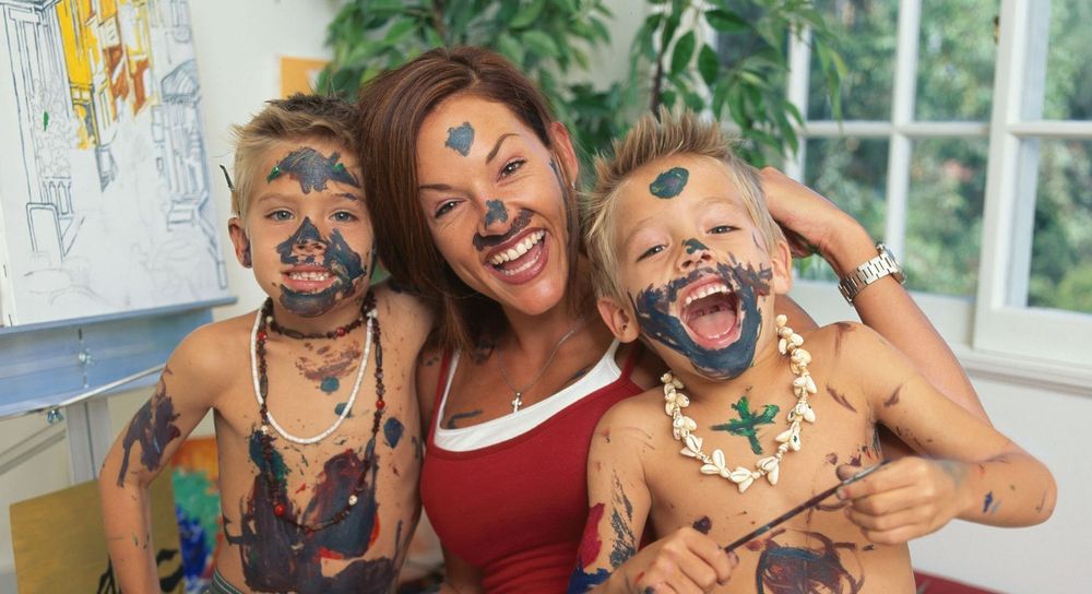 Dylan and Cole Sprouse mother